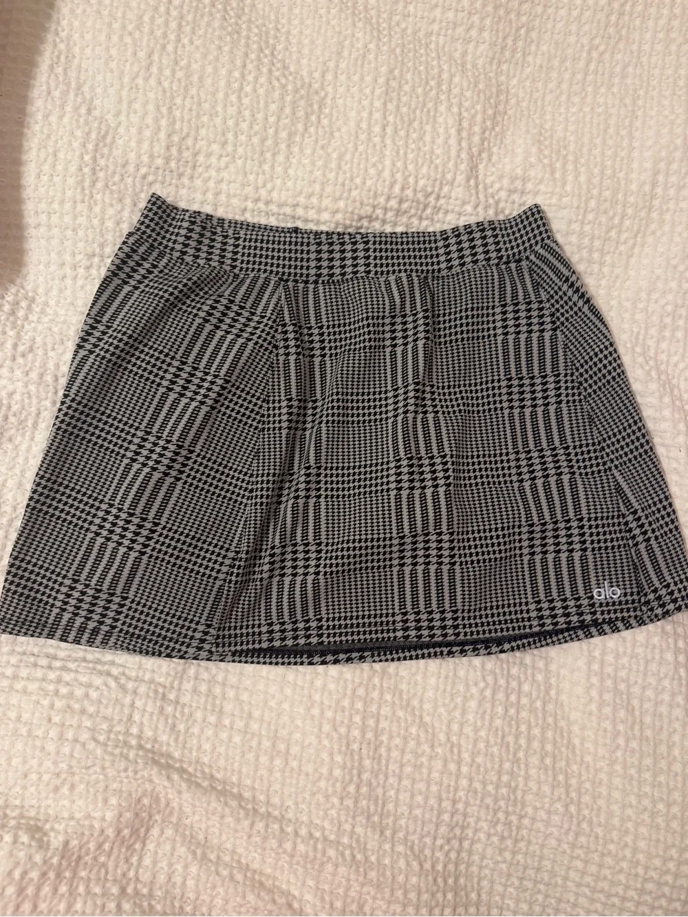 Alo Yoga Houndstooth Plaid Mini Skirt Skort Front Slits Black & White size Large